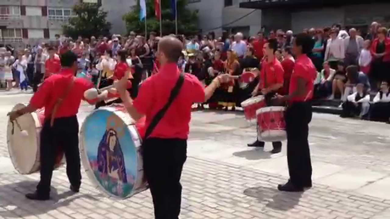 Tambores portugueses en las fiestas de Boiro
