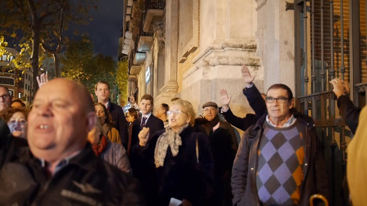 Salida de la misa por Franco en Madrid el 20N