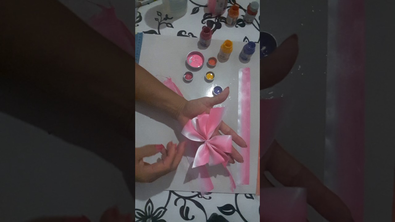 Como pintar e fazer um degrade na fita cetim. Diy_ dica