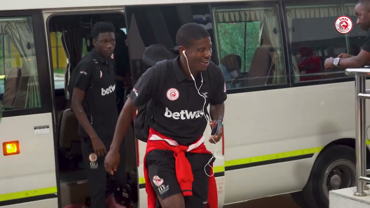 KIKOSI KIMEWASILI UWANJANI TAYARI KWA MCHEZO WA PILI WA MAPINDUZI CUP DHIDI YA FUFUNI FC