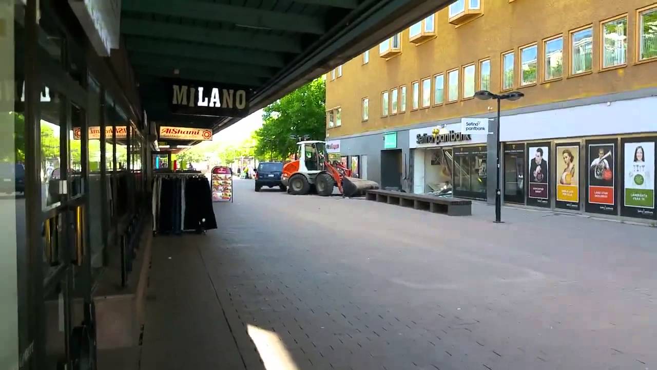 R&aring;n i Sk&auml;rholmen fr&aring;n extremt n&auml;ra h&aring;ll! / 3 armed men hit pawn shop with wheel loader!