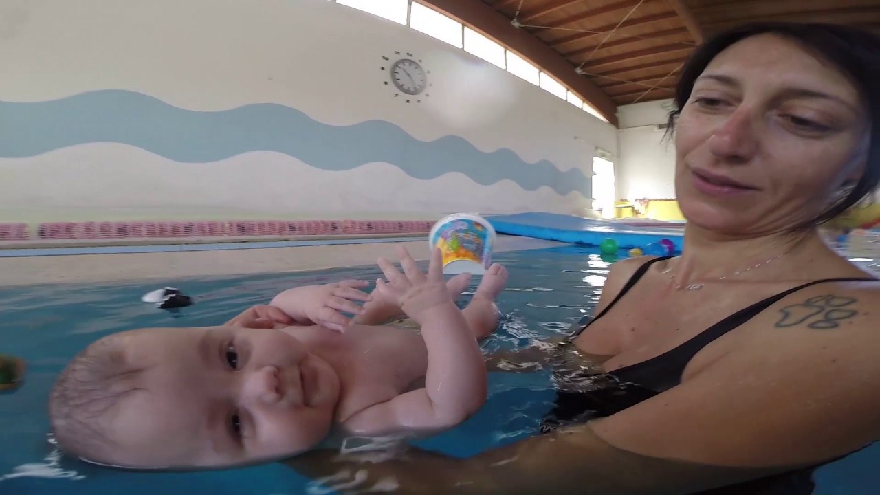 acquaticità neonata di 3 mesi