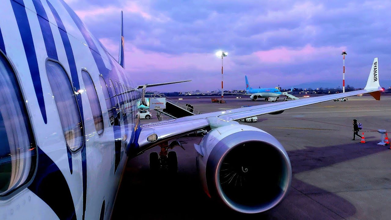 [4K] TRIP REPORT | Beautiful Frozen Take-off! | RYANAIR | Verona to Bari | Boeing 737 MAX 8-200