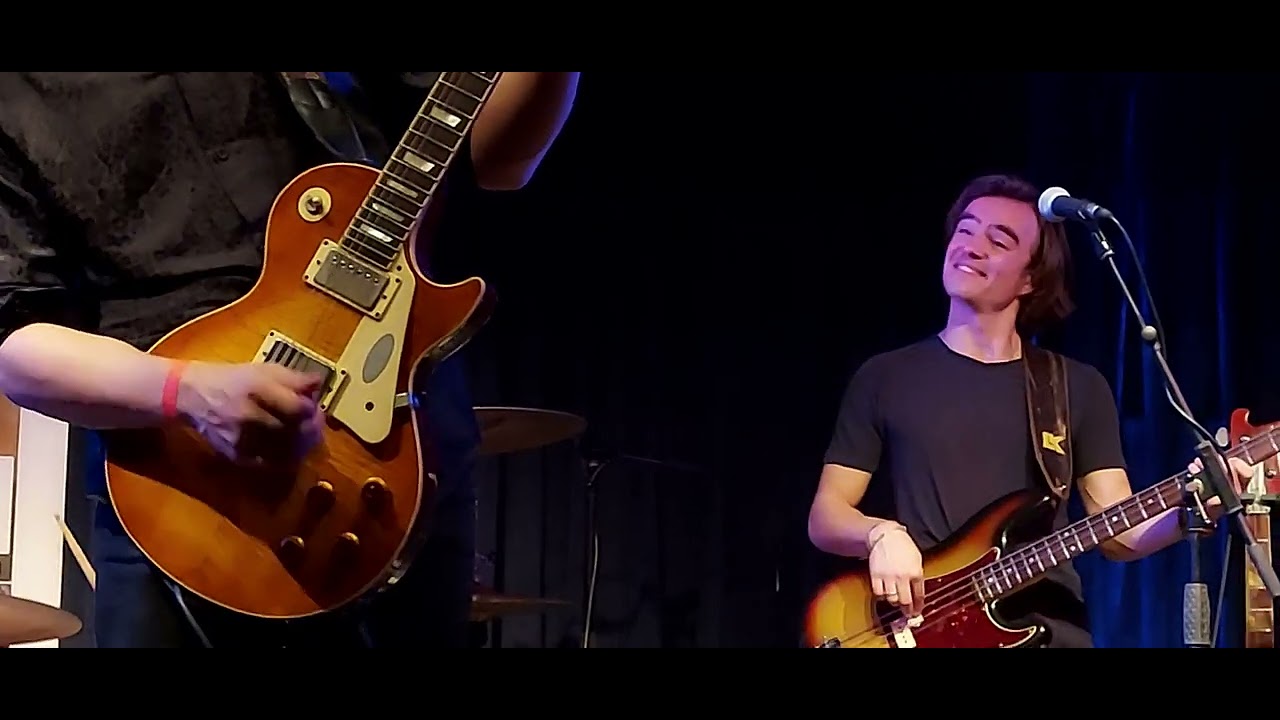 Meryn Bevelander band...pariseinnne walkways...