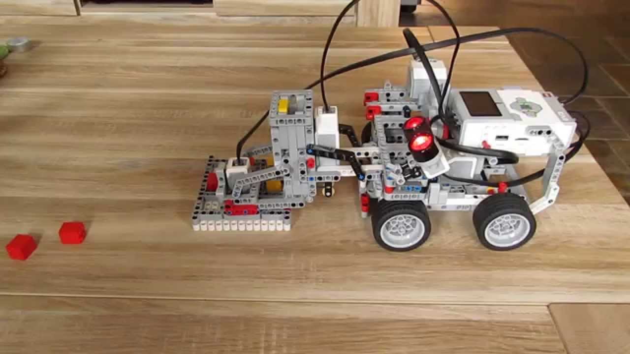 Intelligent Tic-Tac-Toe robot build with Lego Mindtorms EV3