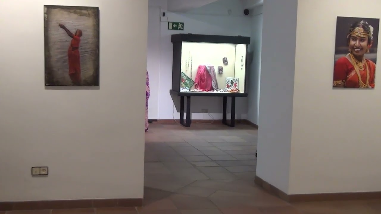 SARIS DE SEDA - EXPOSICIÓN