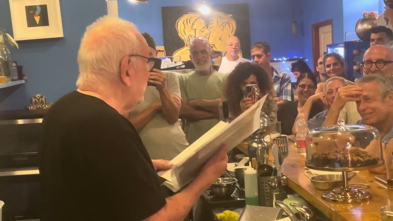 ירון לונדון מקריא את הפואמה על הכלב גבאי ב״תת תרבות״