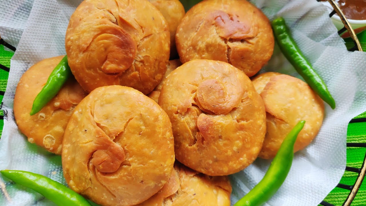 মিষ্টির দোকানের মতন খাস্তা কচুরি বানানোর পারফেক্ট পদ্ধতি টিপস্ সহ | Moong Dal Khasta kachori recipe