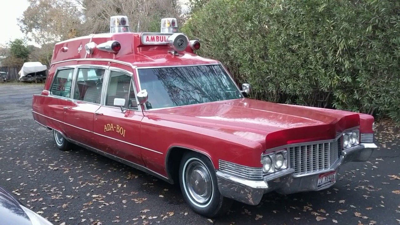 Автомобиль скорой помощи Cadillac Superior с высоким верхом 1970 года