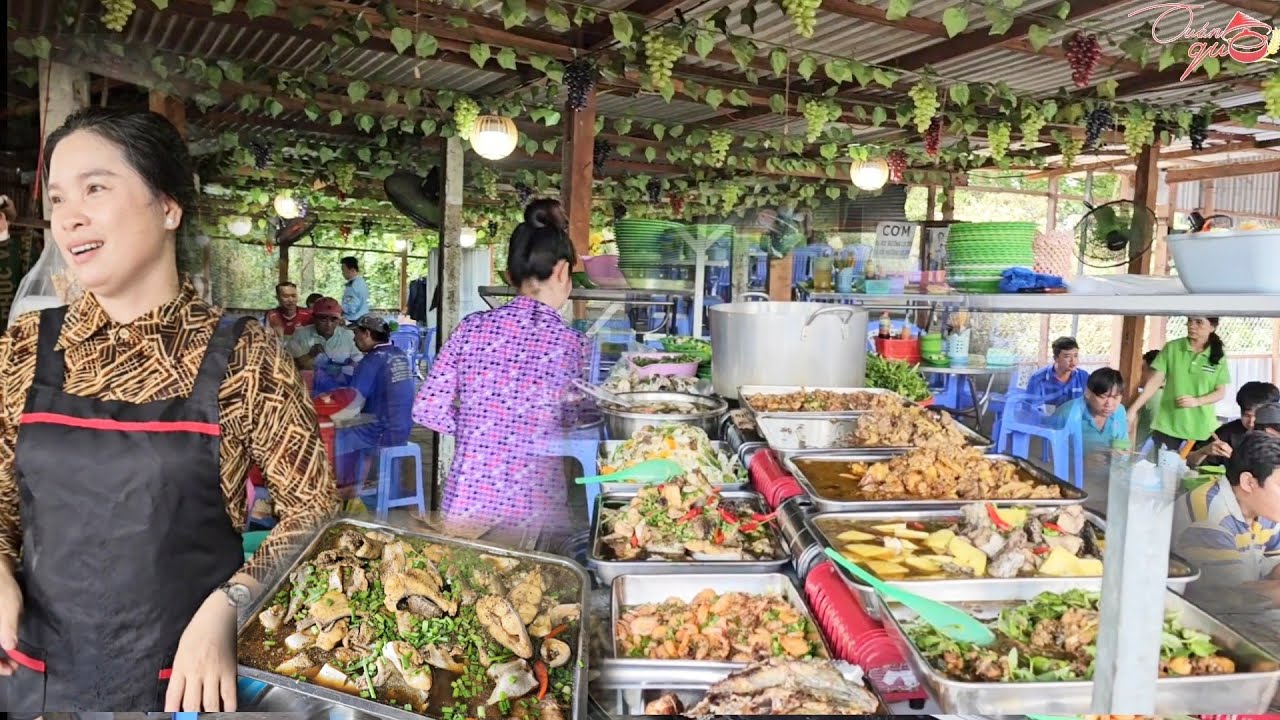 Không ngờ Chị gái xinh đẹp bán cơm bao no 2 món chỉ 25k rau xanh miễn phí rẻ chưa từng thấy