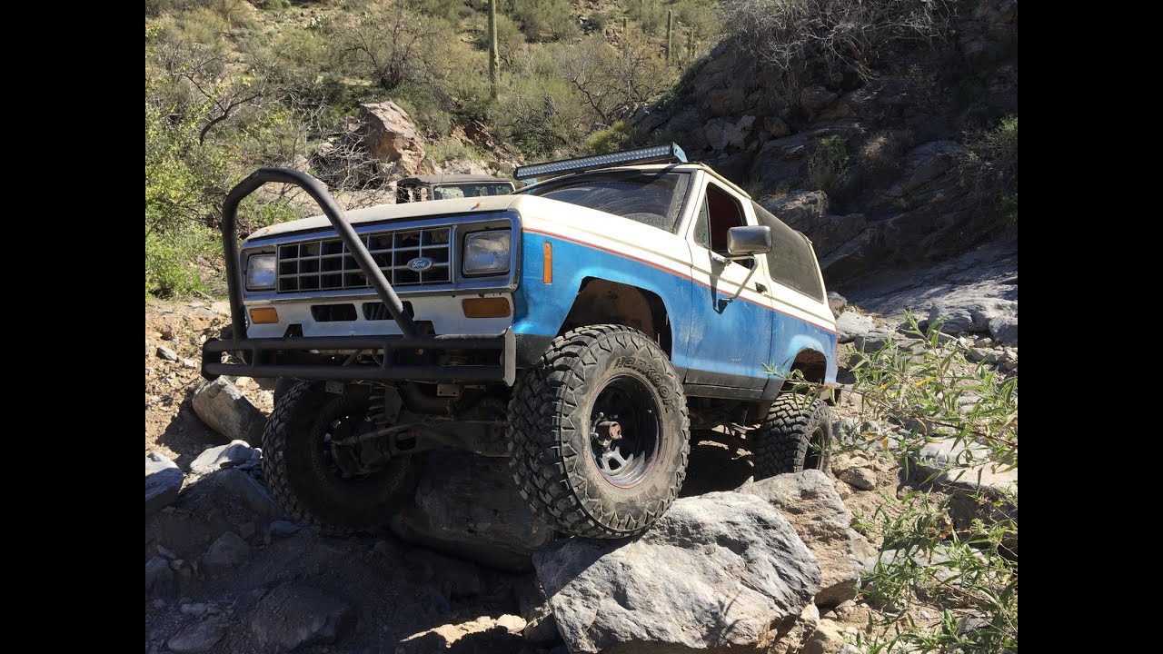 Bronco II Rock Crawling