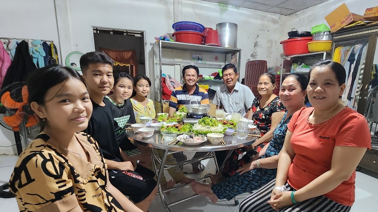 Cha Mẹ Vợ Phải Công Nhận Khi Lợp Nhà Xong Không Cần Bật Đèn Mà Cũng Sáng Rực Rỡ | TTVlog