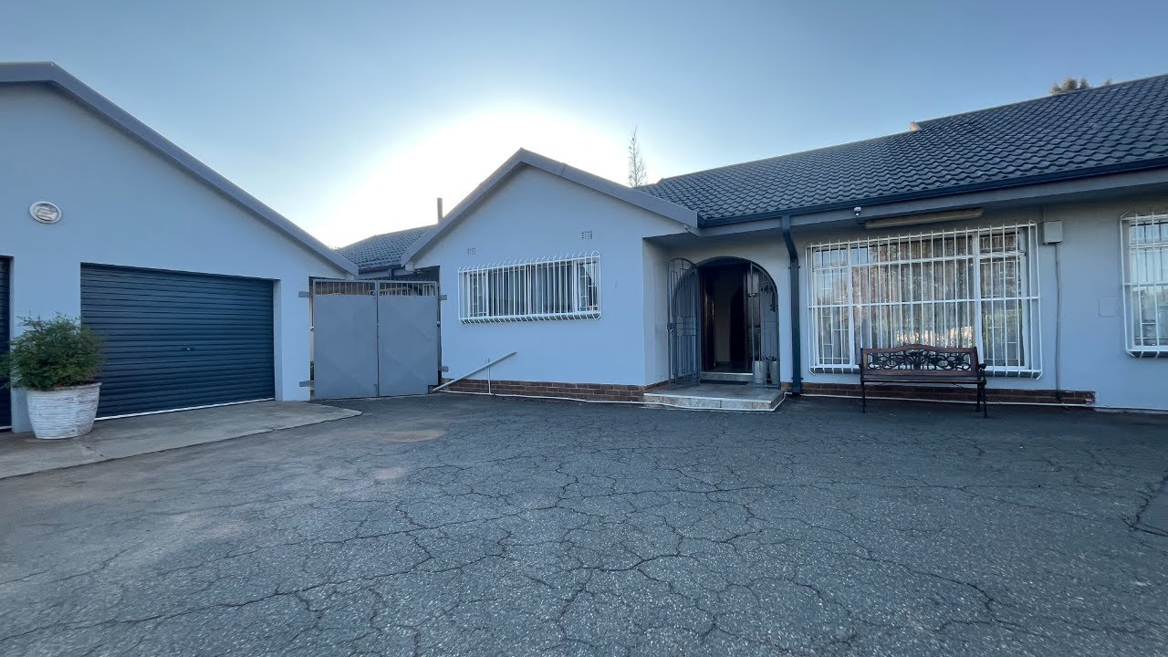 Spacious 3-Bedroom Home with Pool in Arcon Park, Vereeniging
