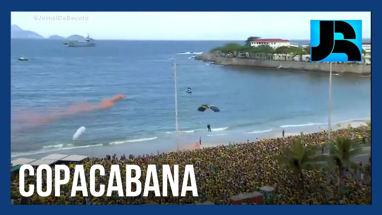 Copacabana recebe multidão para manifestações do 7 de Setembro no Rio