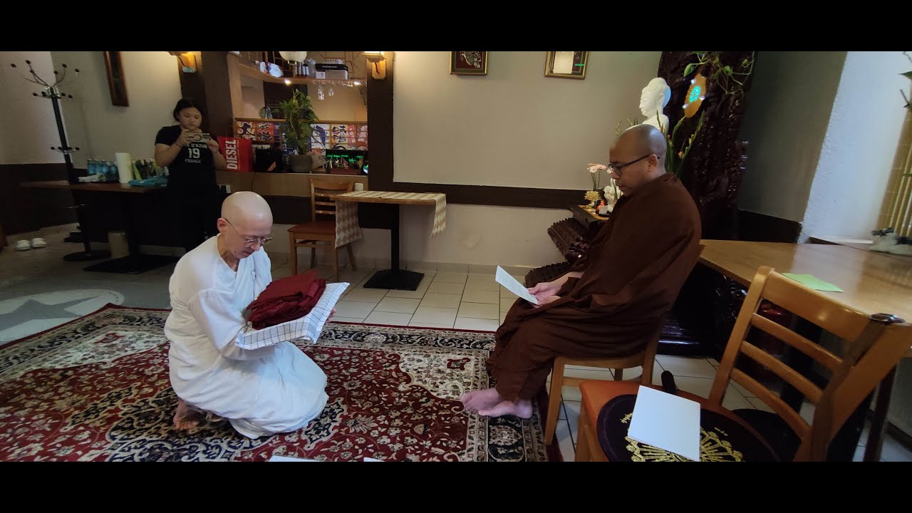 Thilashin ordination of Sayalay Suññanandi