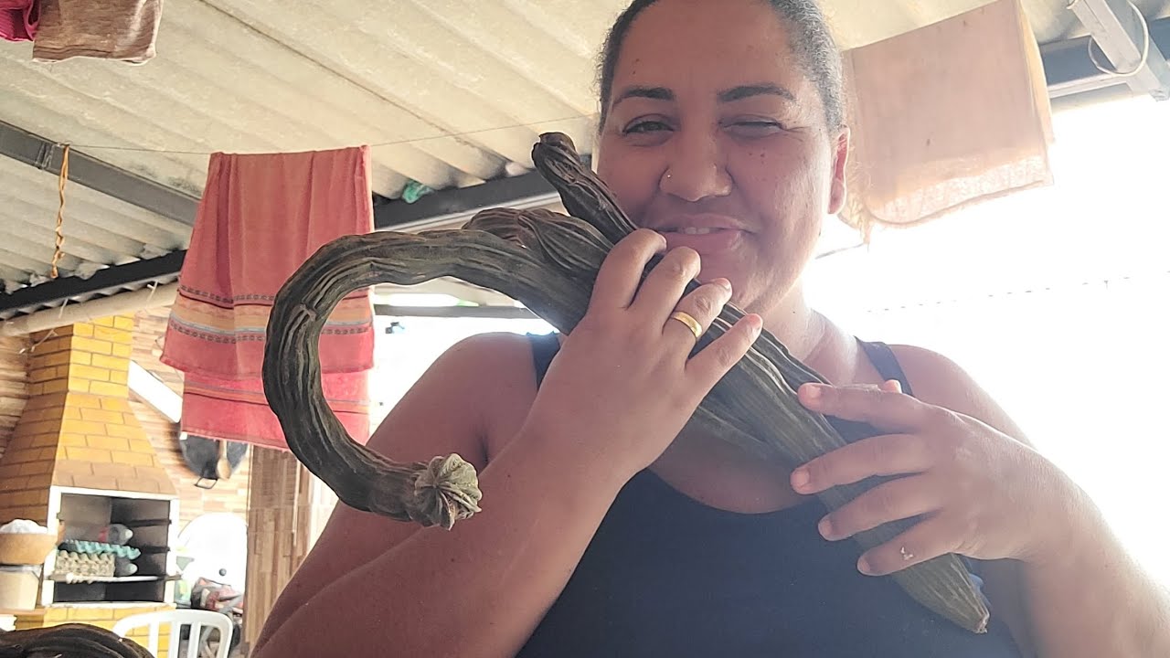 ALGUEM SABE QUE FRUTA DO MATO E ESSE? SÓ SEI QUE GOSTO MUITO 
