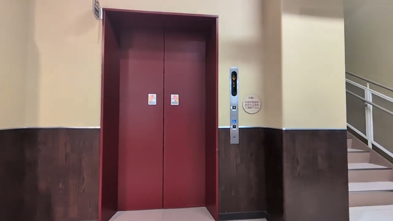 ヤオコー 小平回田店　エレベーター