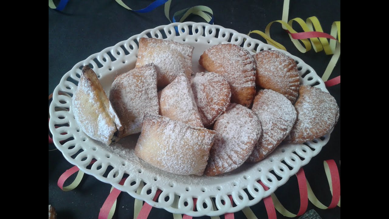 Ravioli dolci fritti e al forno con ricotta e gocce di cioccolato,ricetta carnevale