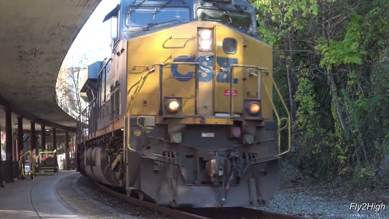 Угольный поезд CSX, идущий на запад, с грохотом проносится через Стонтон, штат Вирджиния (FTHVN 1...