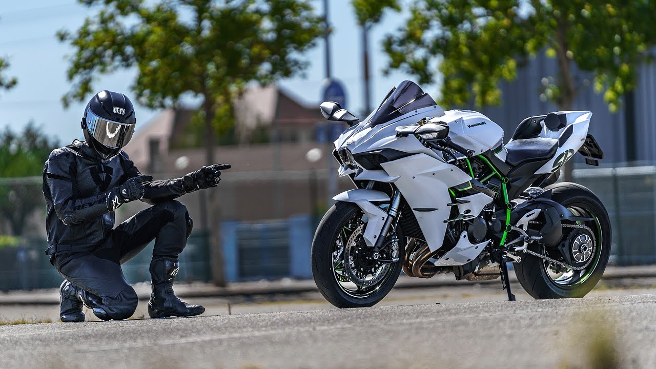 Я ИСПОЛЬЗУЮ KAWASAKI H2 НА 300 КМ/Ч! МОНСТР С КОМПРЕССОРОМ