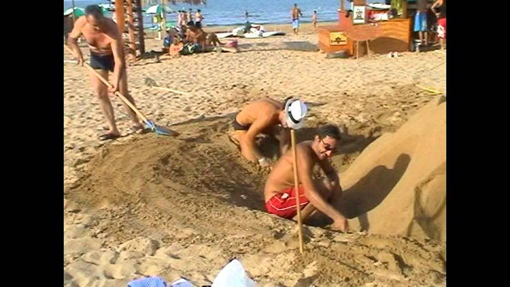 Domenico Carella & Marco Baj - Sculture di sabbia 2012- Vieste (Fg). mpg