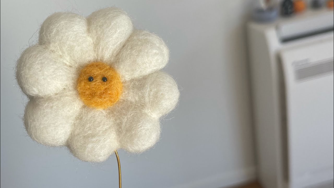 Needle felting cute daisy flower