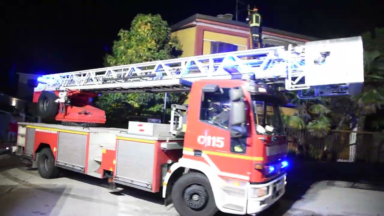 Vigevano, incendio in una villetta di via Ceresio: fiamme e fumo dal tetto