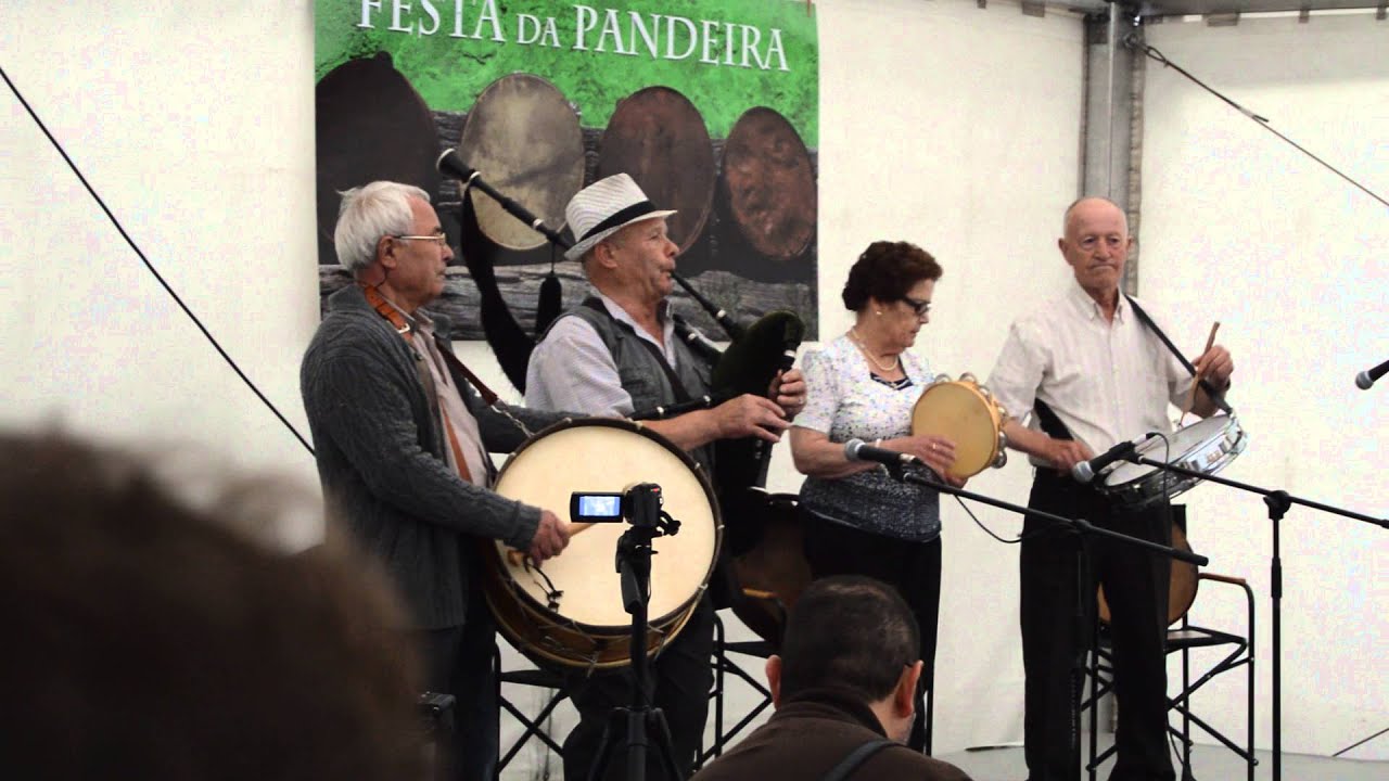 Nela gaita, bailando Uría e Oliva