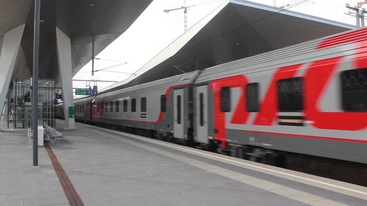 Train 408 Nice-Ville - Moskva Belorusskaja leaving at Wien Hbf