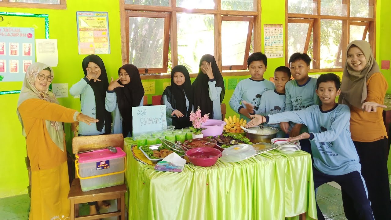 Ujian praktik tata boga kelas 6 memasak berbagai macam makanan khas