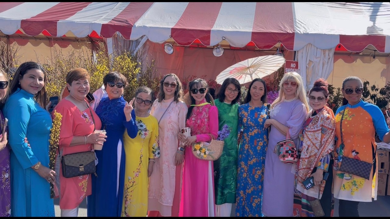 Du ngoạn chợ hoa Tết Phước Lộc 2026