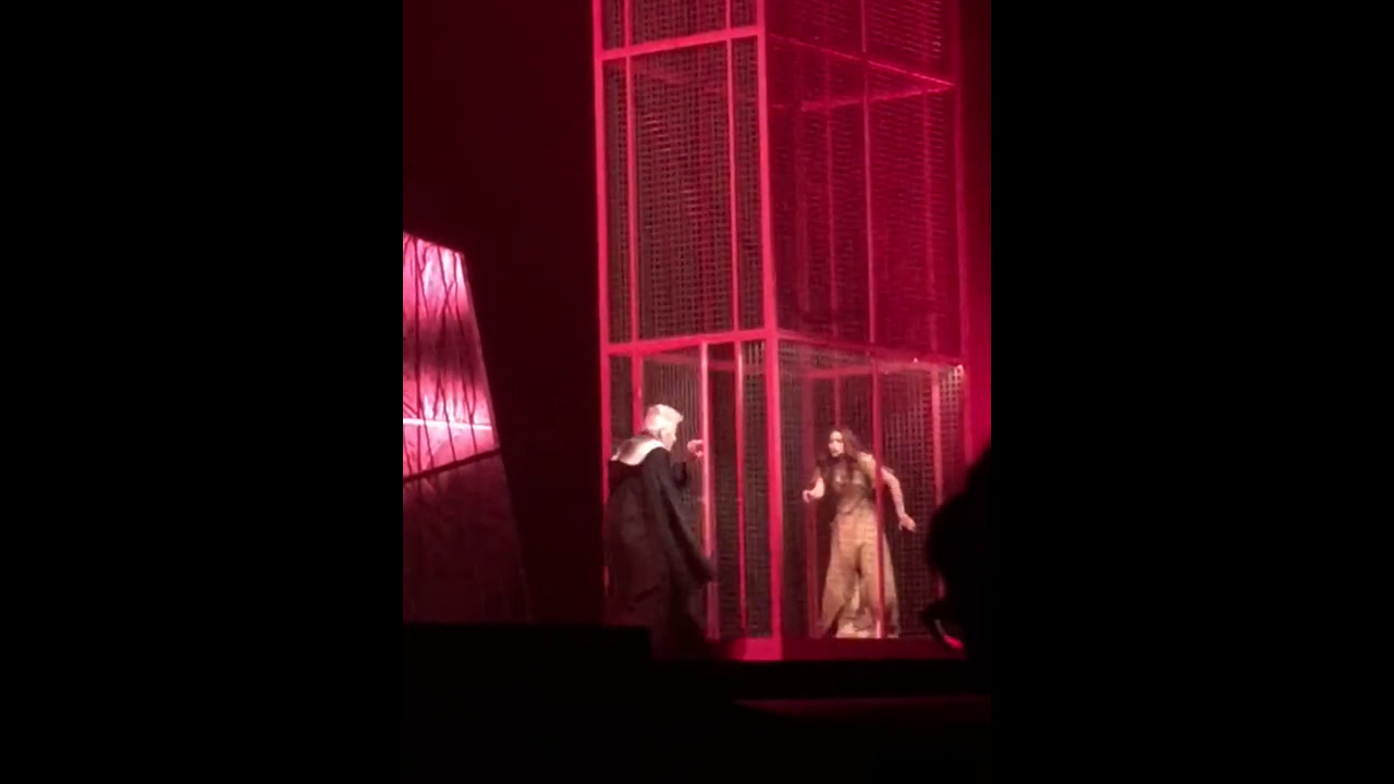 Visite de Frollo à Esmeralda, Un matin tu dansais