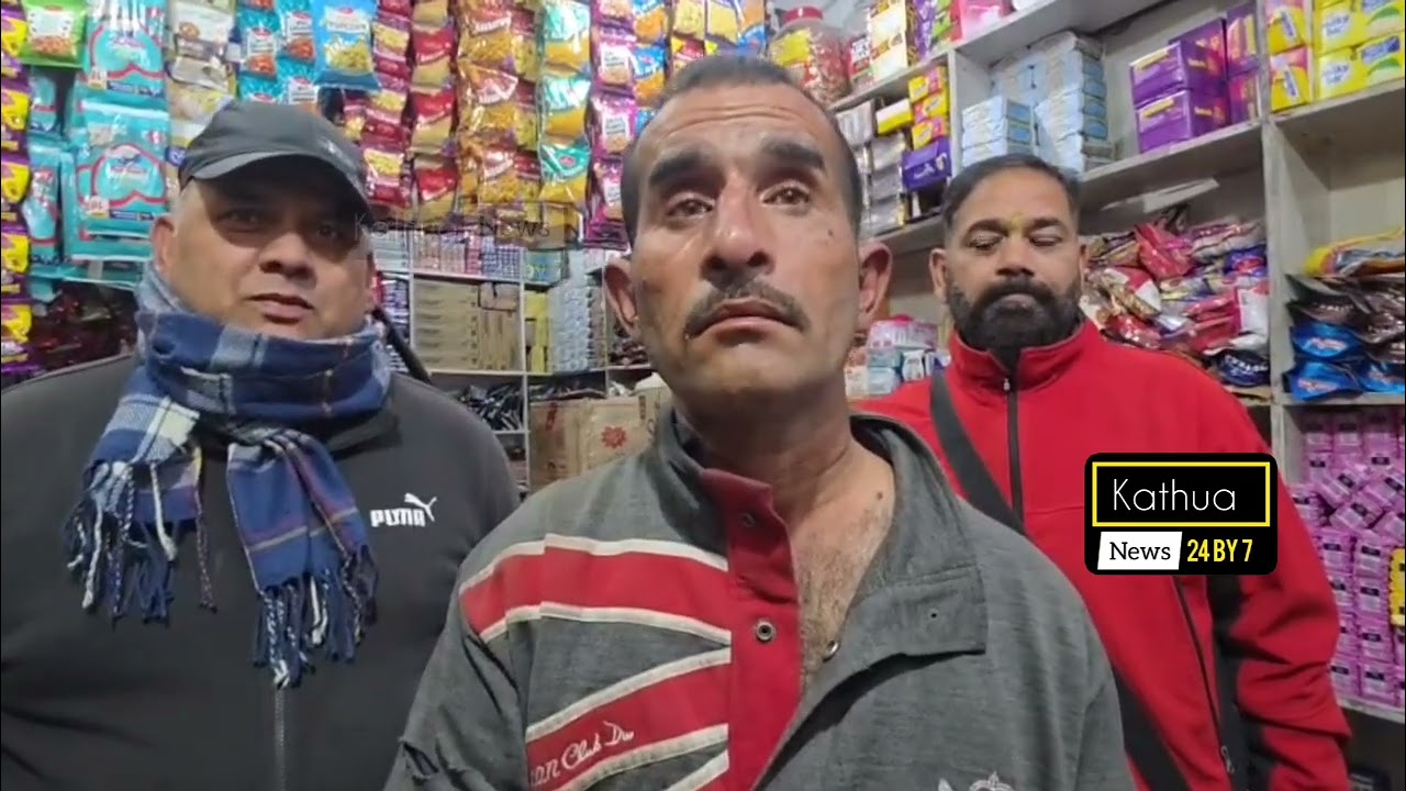 तेल  का डिब्बा चो री करते दुकानदार ने प_क_ड़ा