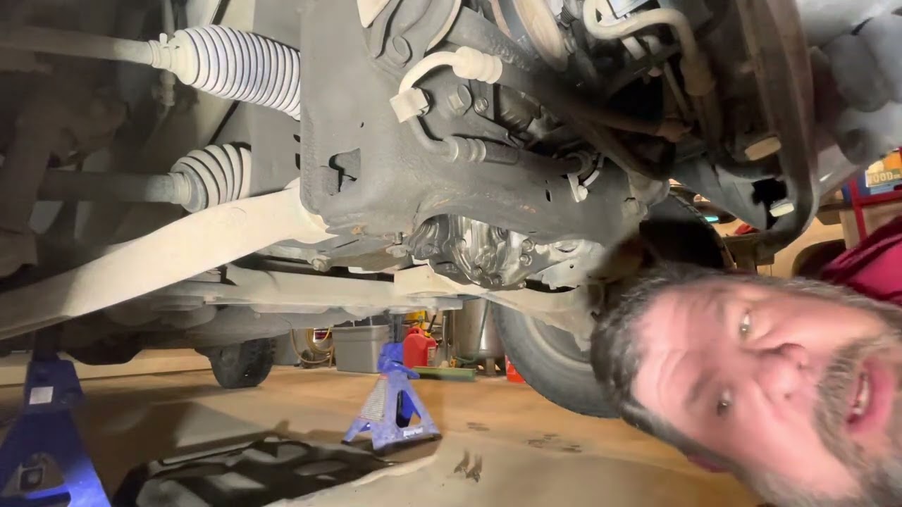 Changing oil pressure switch in a 2006 Jeep Commander Limited with a 5.7 L hemi engine.￼