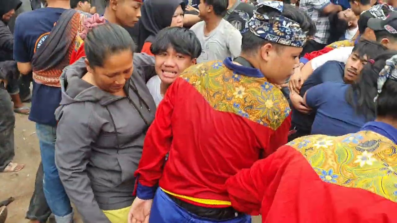 KESURUPAN MASSAL DI LAPANG ABRA - SENI REAK MARGA RAHAYU
