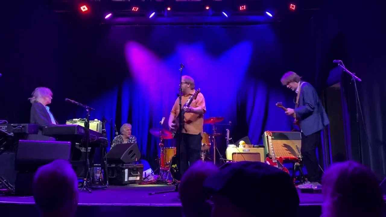 NRBQ “I’m Into Something Good” (Herman’s Hermits cover)