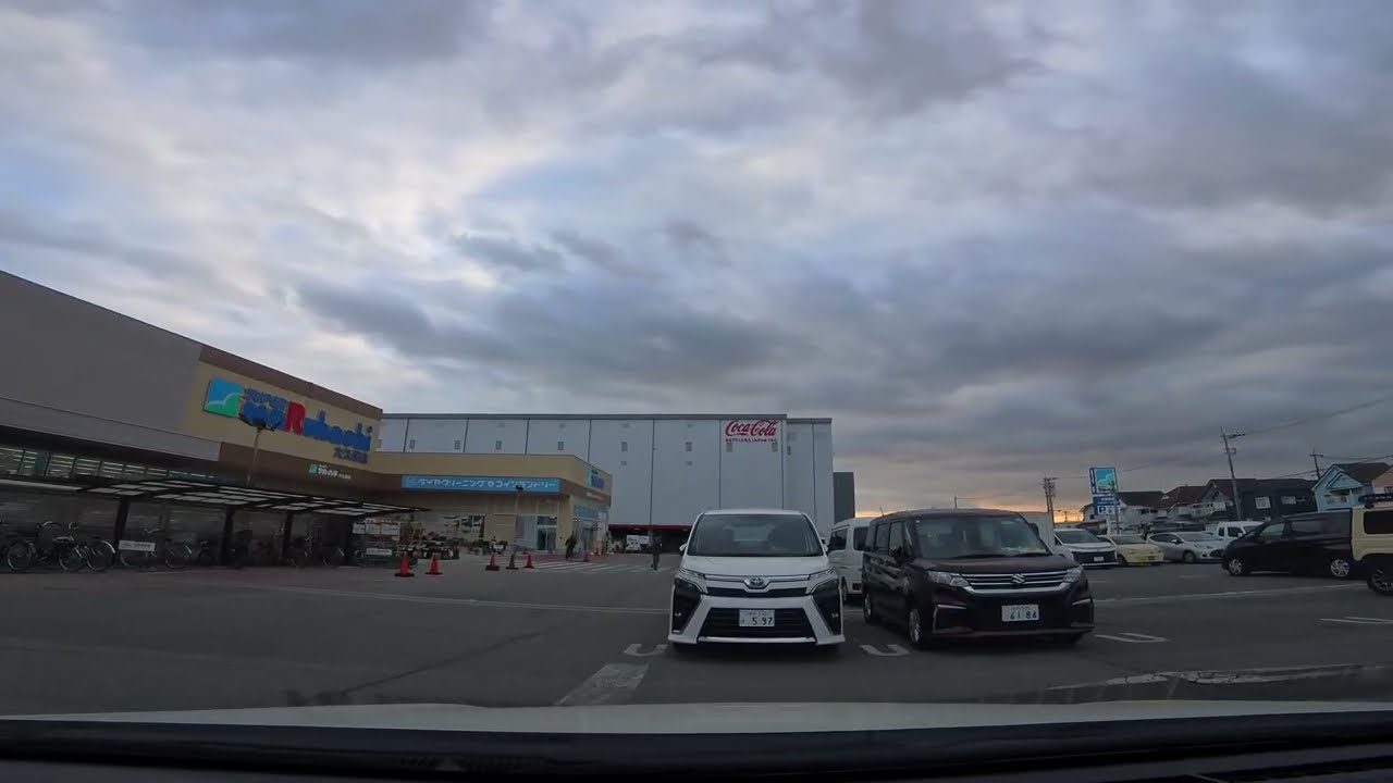 [ 4K ]【DCM 明石大久保店】の平面駐車場に入りました。[4K] I entered the flat parking lot of [DCM Akashi Okubo store].