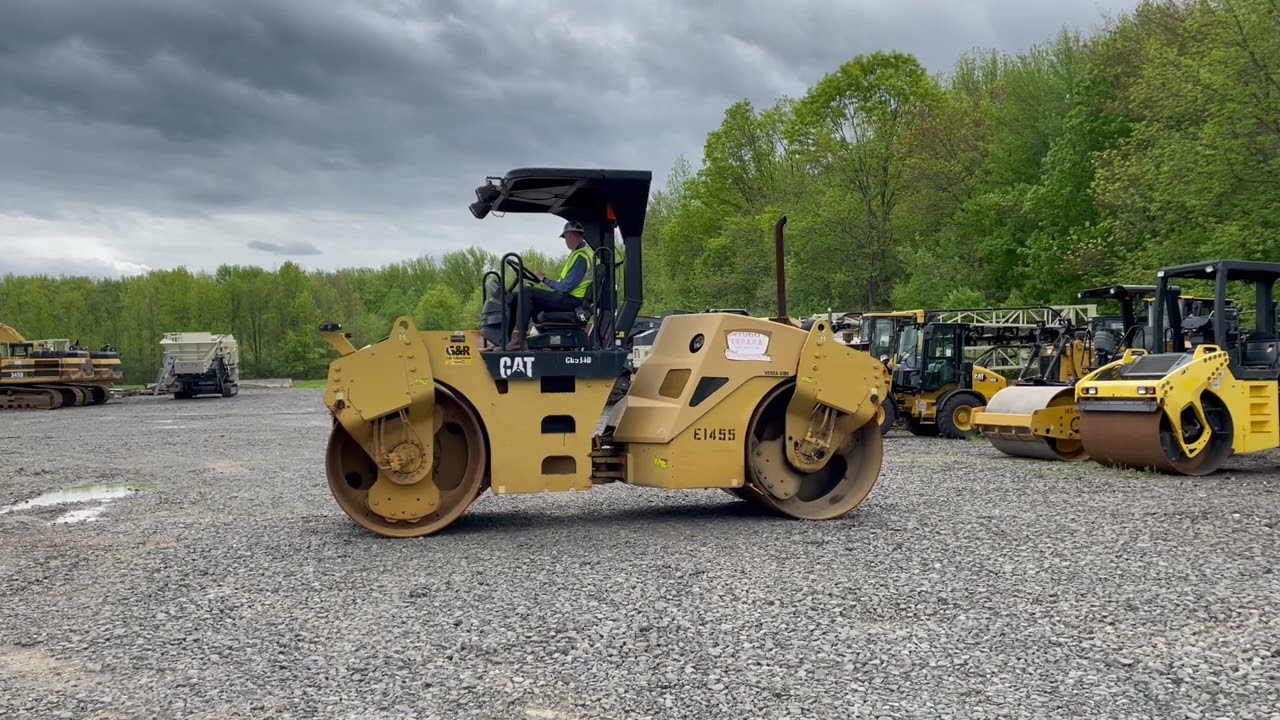 2008 Caterpillar CB-534D asphalt roller