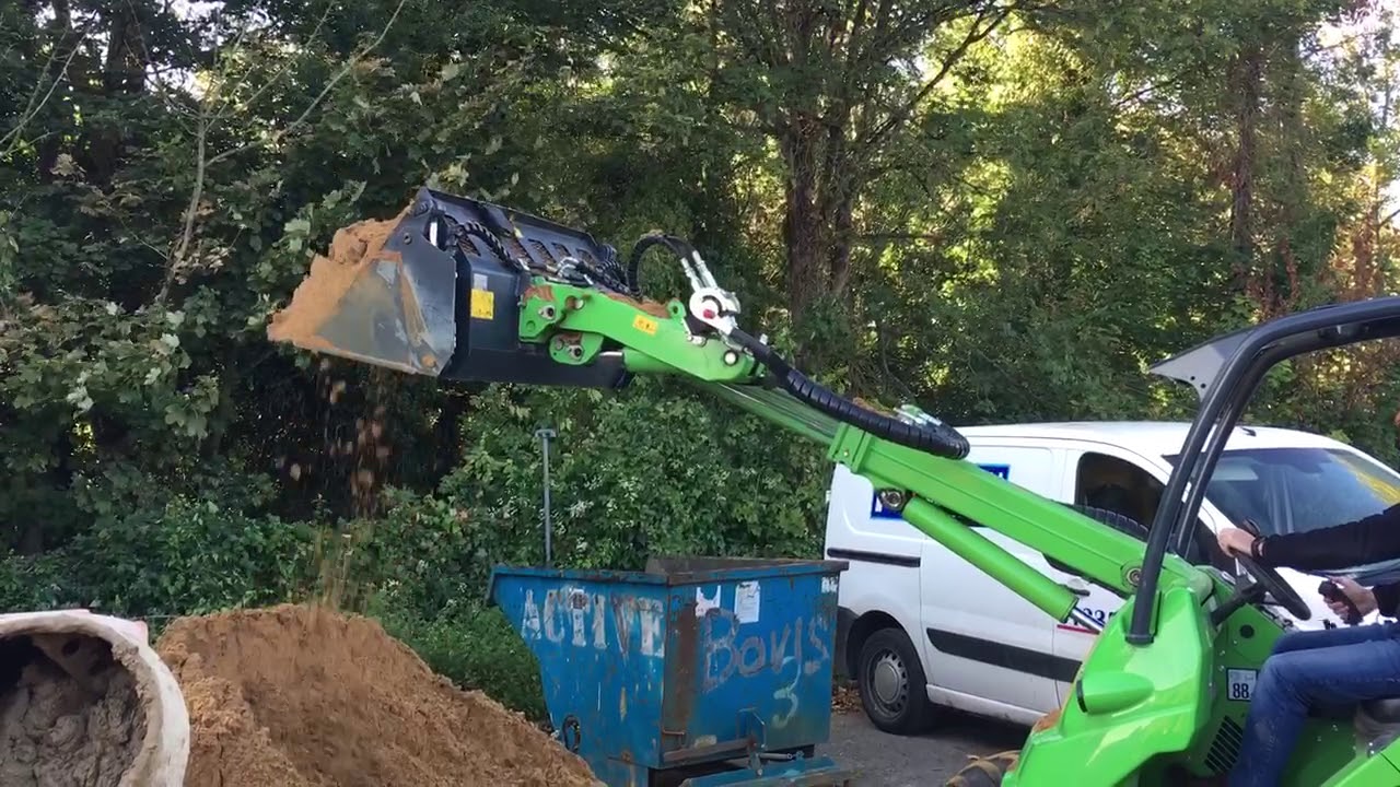 AVANT | 750 multi loader with 4-in-1 bucket | TVE Hire and Sales | South West UK