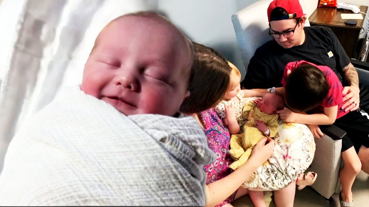 Couple Unexpectedly Delivers Their Baby Daughter at Home