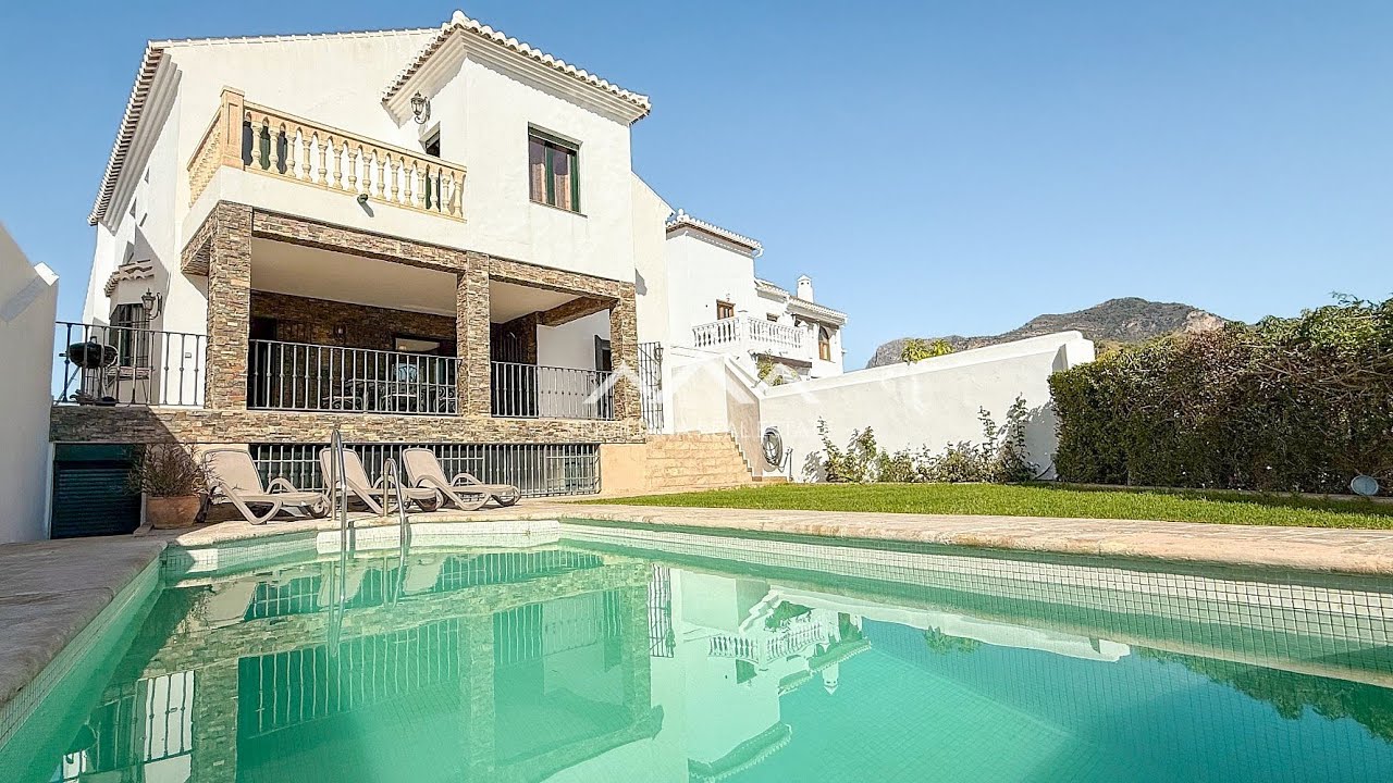 Exceptional 400 m² Villa with Sea Views, Pool & Triple Garage at the Entrance of Frigiliana