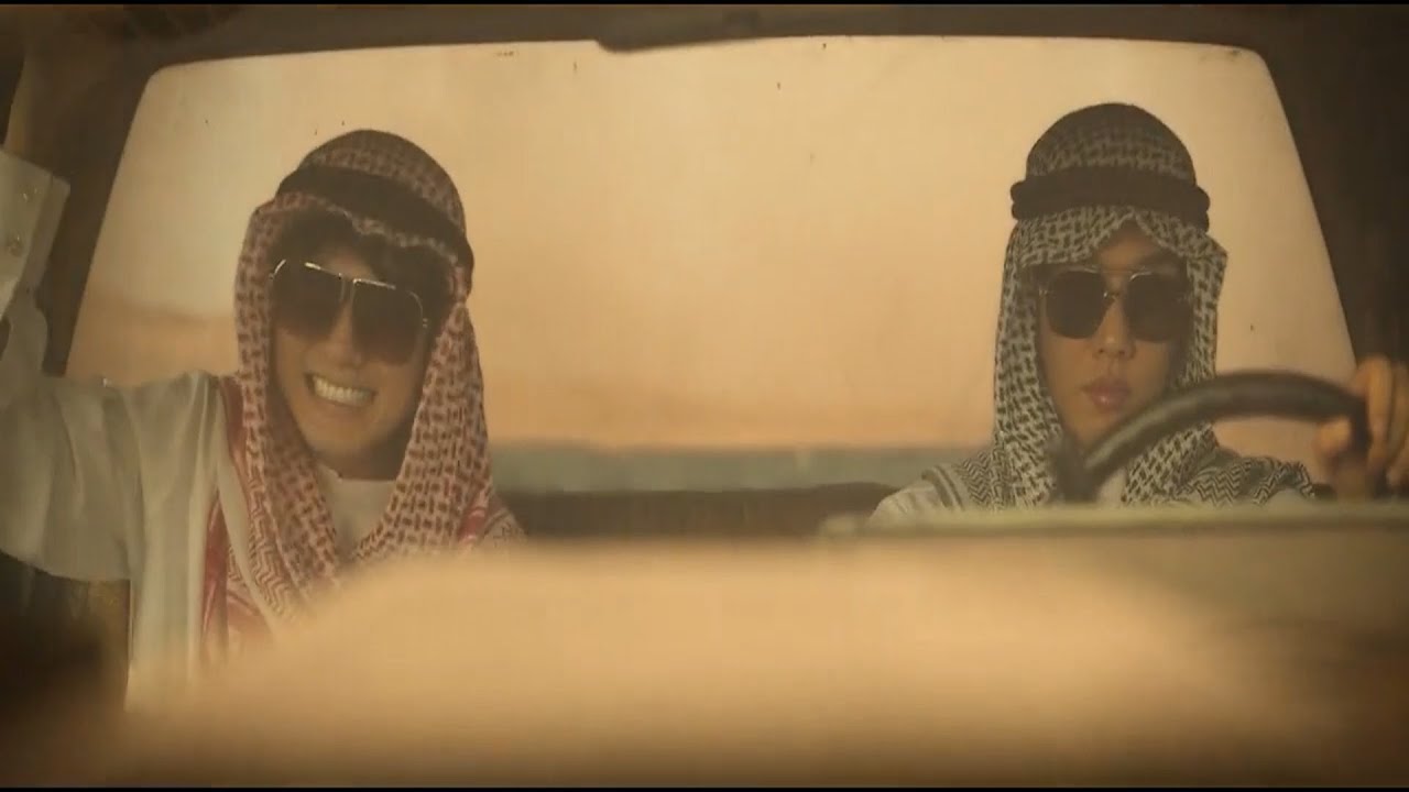 شباب كوريين بيقوموا بعملية تهريـب فى السعودية وبتعرف الشرطة وبتعرض عليهم الشغل لصالحهم او السـجن