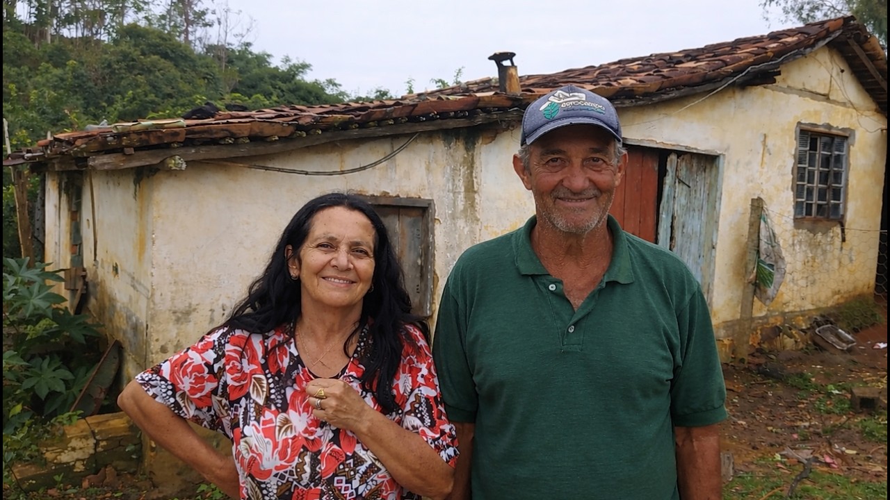 A VIDA SIMPLES DA RO&Ccedil;A Nasceu de baixo de um paiol de milho 