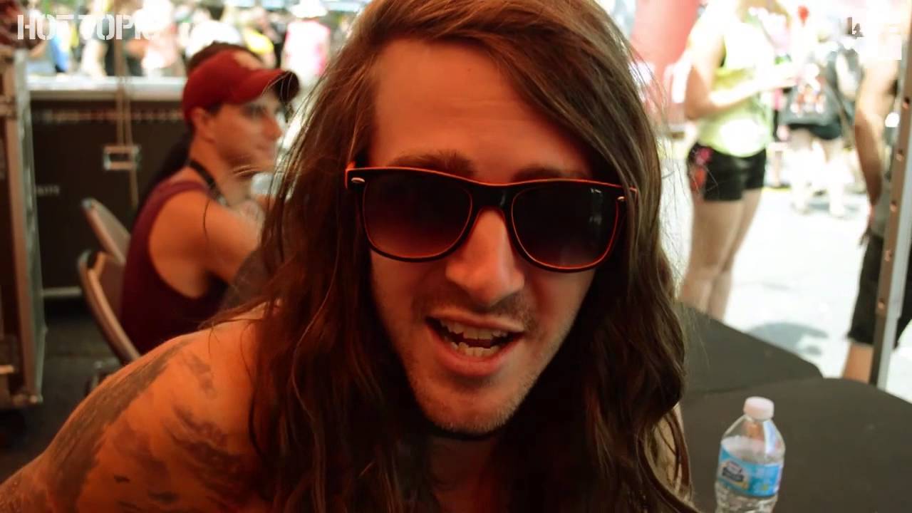 A Day In The Life Of A Frontman: Derek Sanders of Mayday Parade