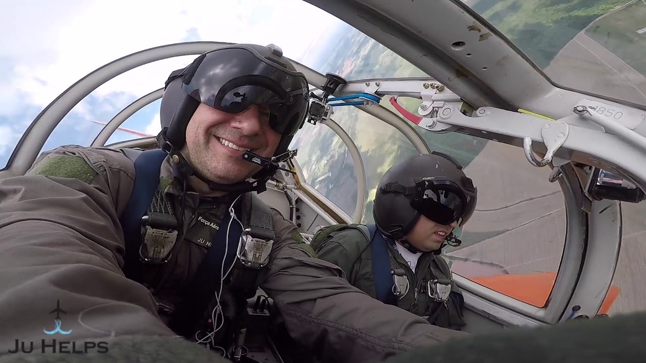 A BORDO DO T-25 DA AFA / MAURO GANHOU DE PRESENTE