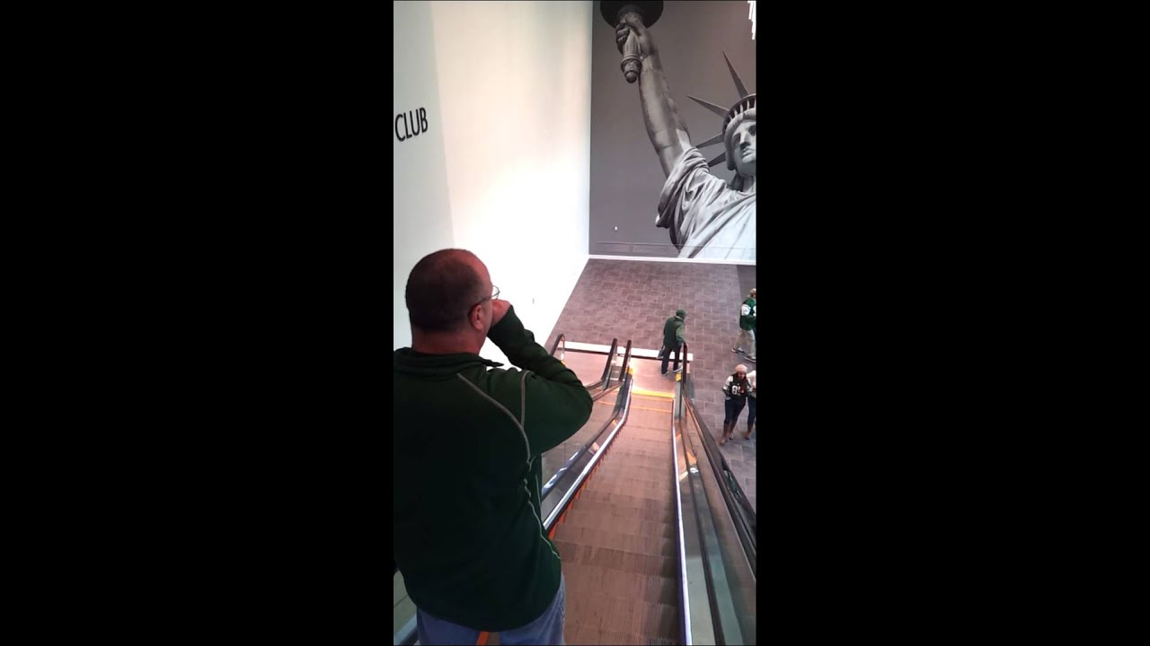 Jets fan rants on escalator