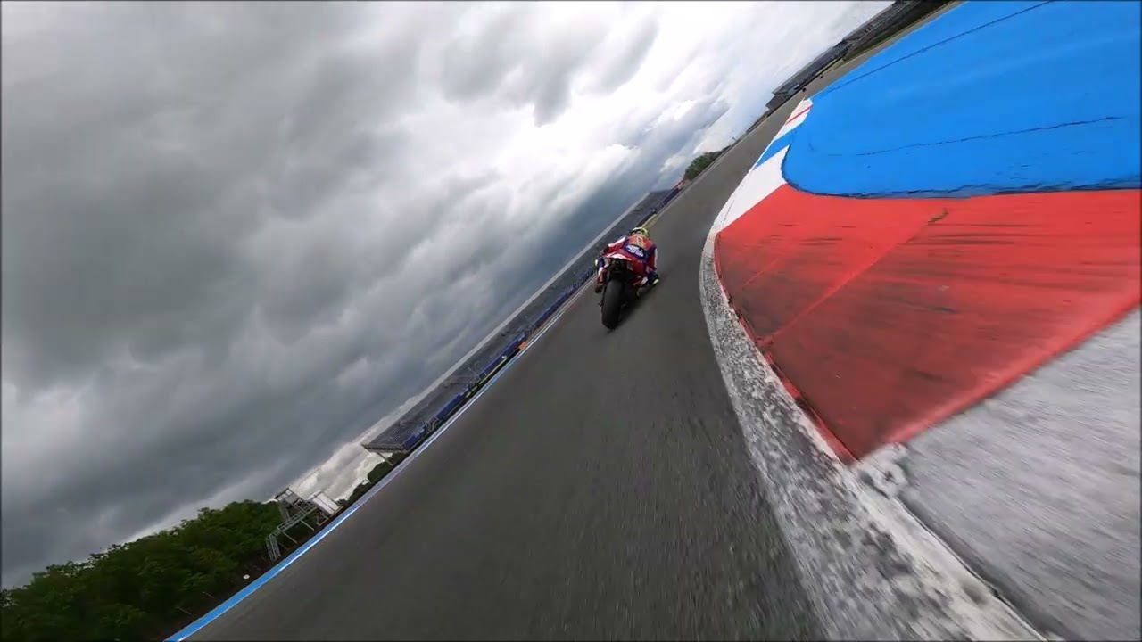 Assen | Kawasaki ZX6R plays with Yamaha R6 | 1.52,3