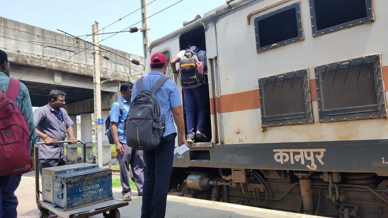 Locopilot & Assistant Locopilot Exchange Duty Process || 22404 New Delhi - Puducherry SF Express