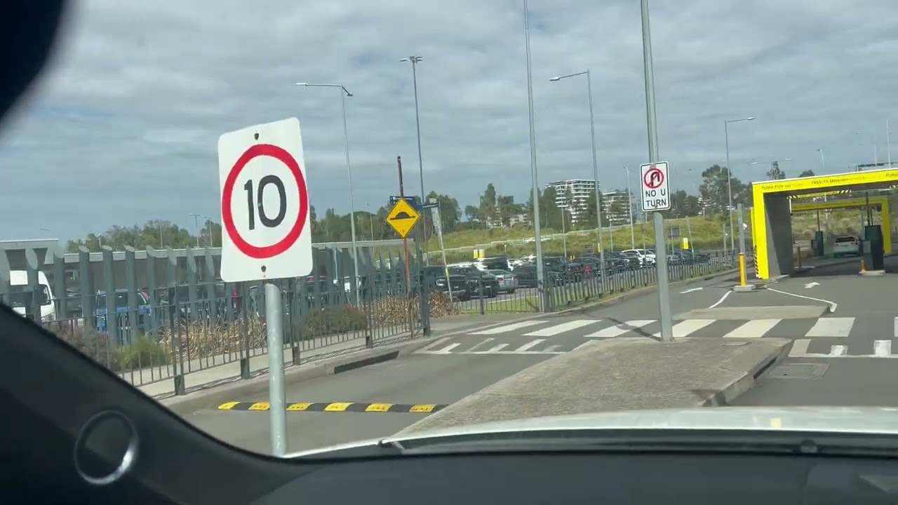 Public Pick Up Area at Sydney AirPort 