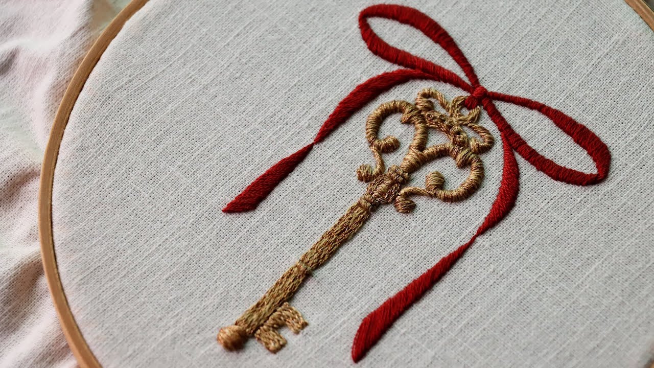 블랑주니의 프랑스자수 - 리본 황금 앤틱 열쇠 자수 Gold Antique Key With Ribbon Embroidery
